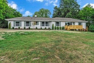 Building Photo - 209 Liberty Ln