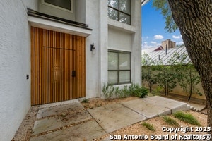 Building Photo - 3467 River N Dr