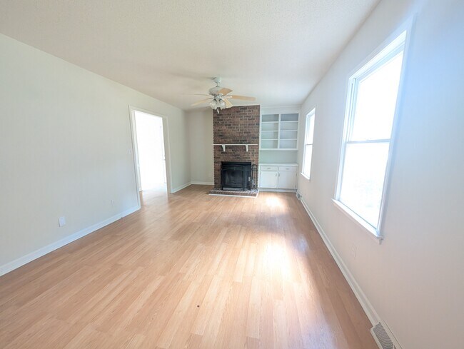 Sala de estar desde la entrada - 3 Timber Creek Ct
