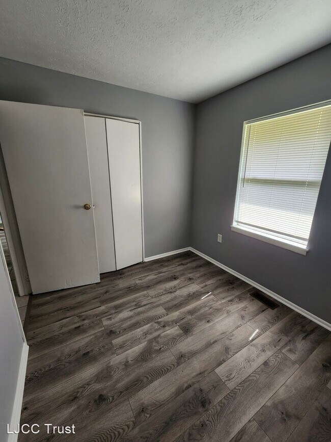 Building Photo - 3 br, 1 bath House - 5502 Riata Dr.