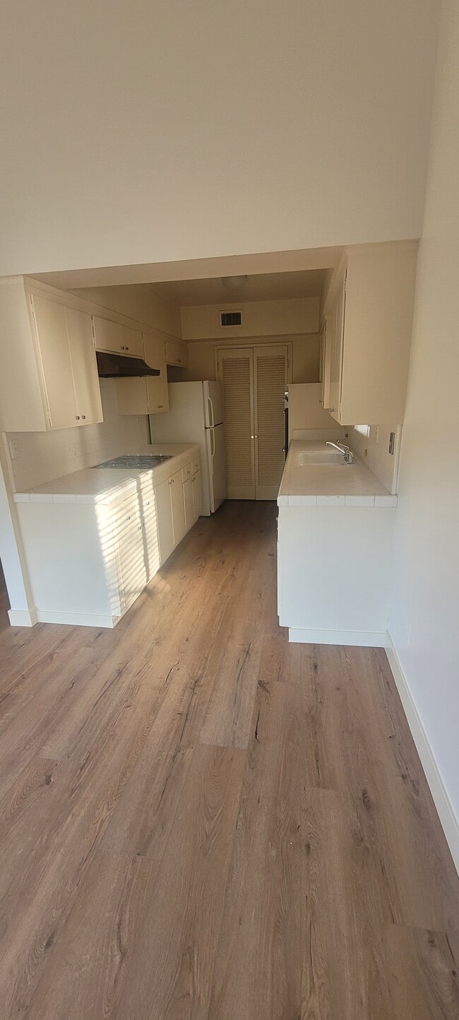 Foto del edificio - 8934 Wonderland Ave