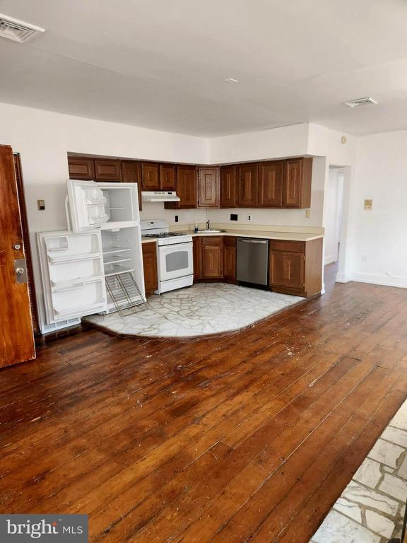 Building Photo - 626 S 10th St