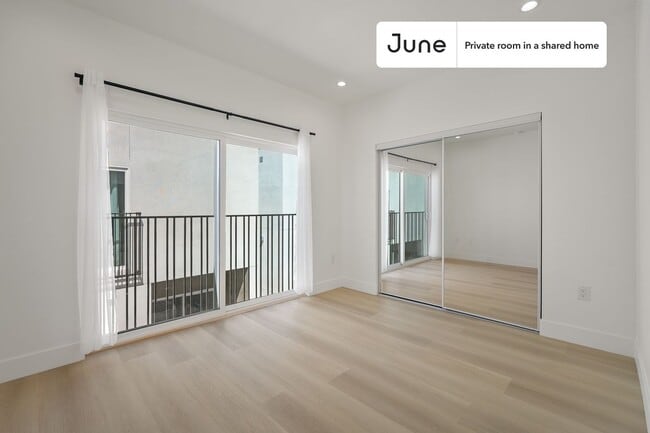 Foto del edificio - Private bedroom in 5 bed/5 bath Home