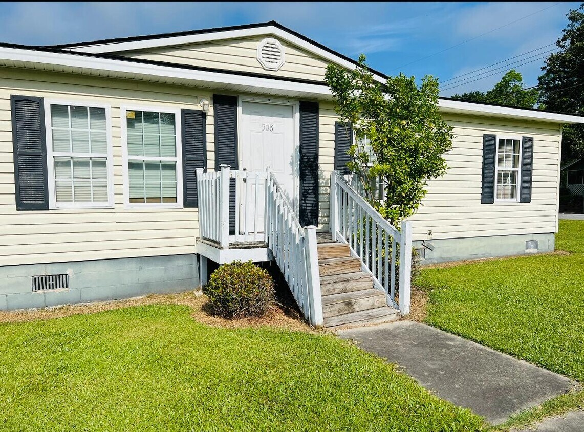 Foto principal - 927 5th Ave SW