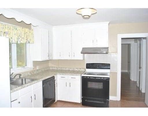 Building Photo - 308 Pleasant St