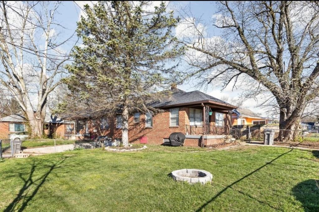 Primary Photo - 1604 N Riley Ave