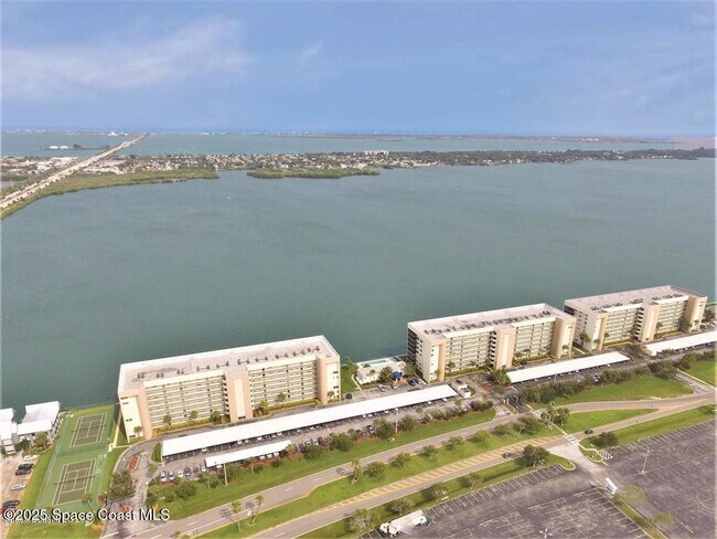 Foto del edificio - 200 S Sykes Creek Pkwy
