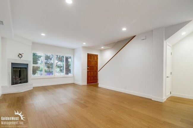 Foto del edificio - Modern 2Bdm 1.5Ba Townhome in Point Loma w...