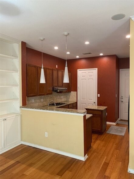 Building Photo - 2105 Lucerne Cove