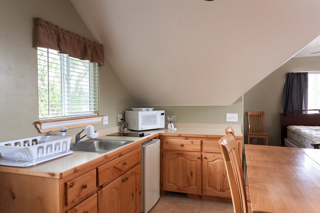 Building Photo - Studio apartment available in Hurricane - ...