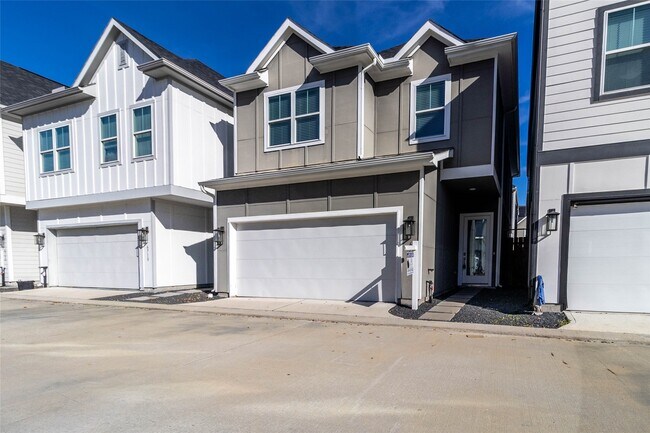 Foto del edificio - 6708 Parker Oaks Ln