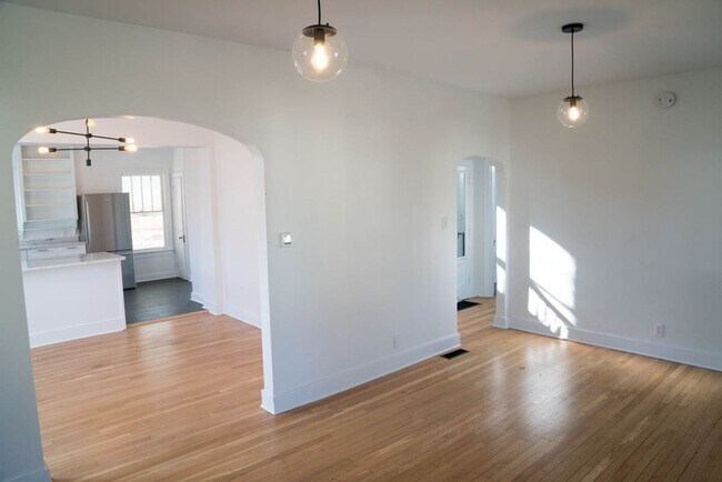 Foto del edificio - Lovely, Renovated Vintage 3 BR Home! Off-Street Parking, Covered Porch & Patio; Dogs Ok!