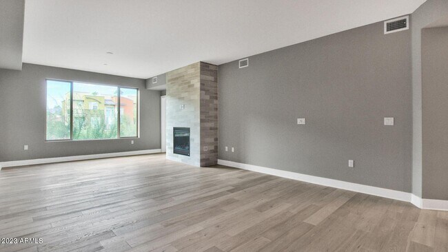 Foto del edificio - 4803 N Woodmere Fairway