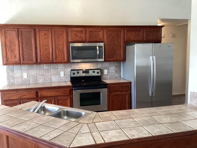 Building Photo - 4129 Queens Dr