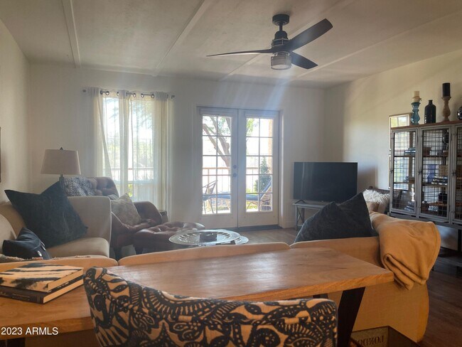 Foto del edificio - 7402 E Carefree Dr