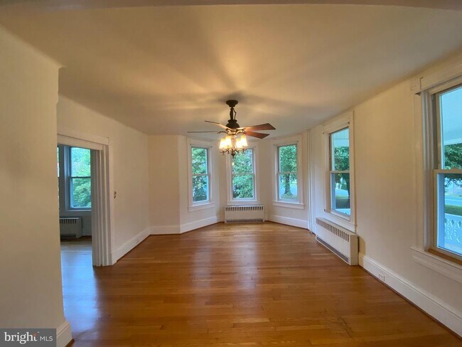 Foto del edificio - 704 Highland Rd