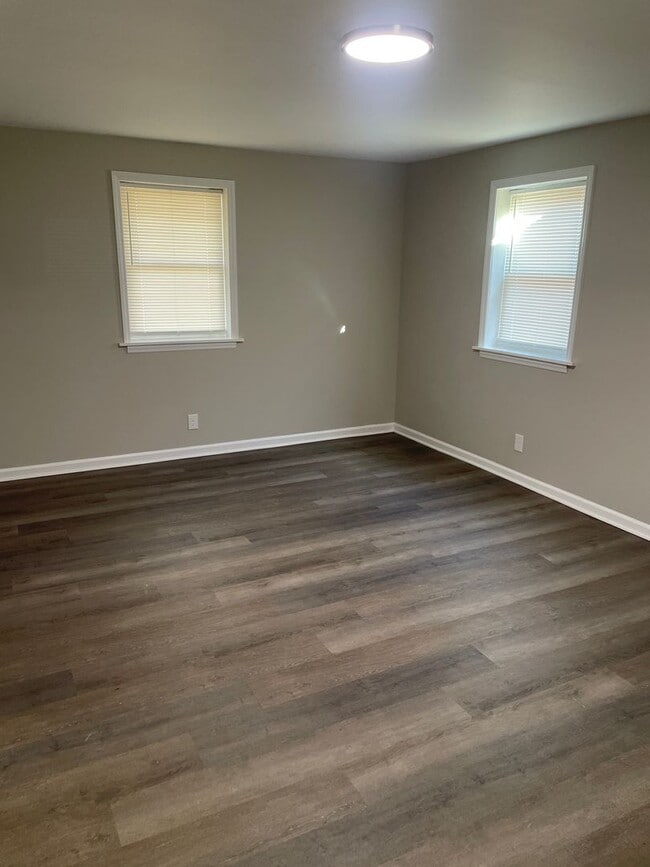 Building Photo - 203 Beechwood Cir