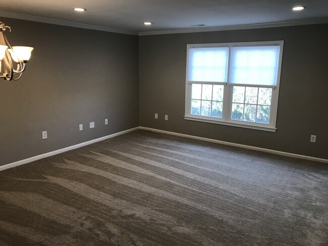 Building Photo - 11112 Cedarwood Dr
