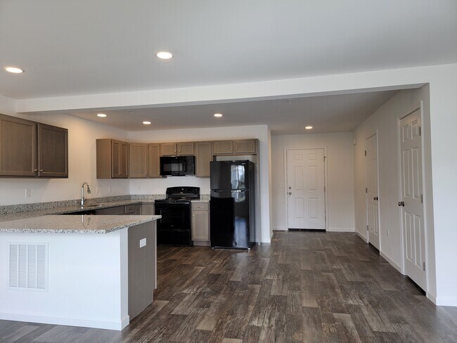Building Photo - 117 Robert Cir
