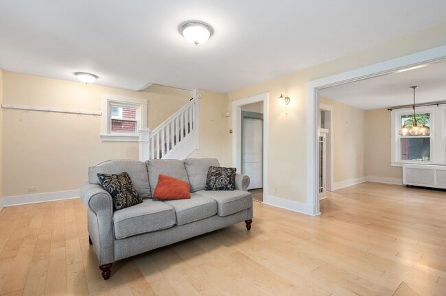 Building Photo - 6326 Waldron St