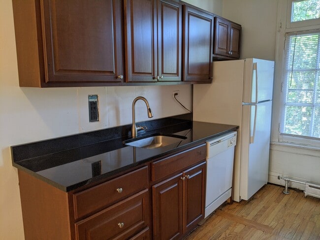Kitchen with granite countertops - 911 Elmwood Ave