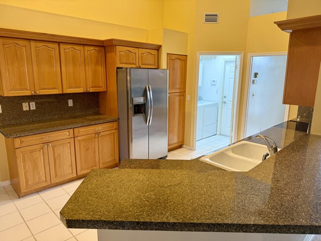 Foto del edificio - 1069 Sweet Briar Pl