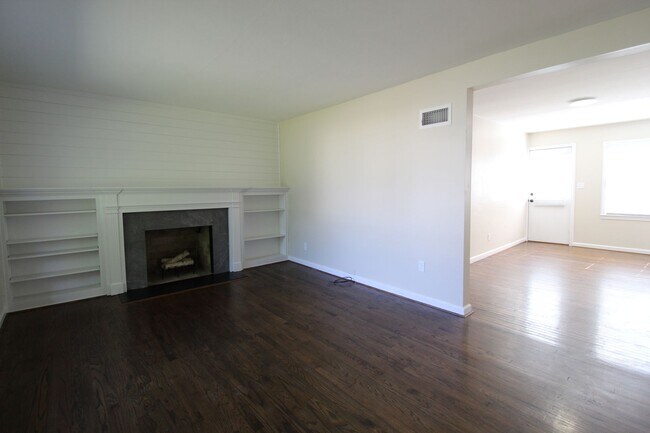 Building Photo - 2 Bedroom 1 Bath Home In Mission
