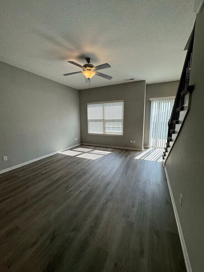Building Photo - Beautiful 2/2.5 Duplex in Blue Springs!