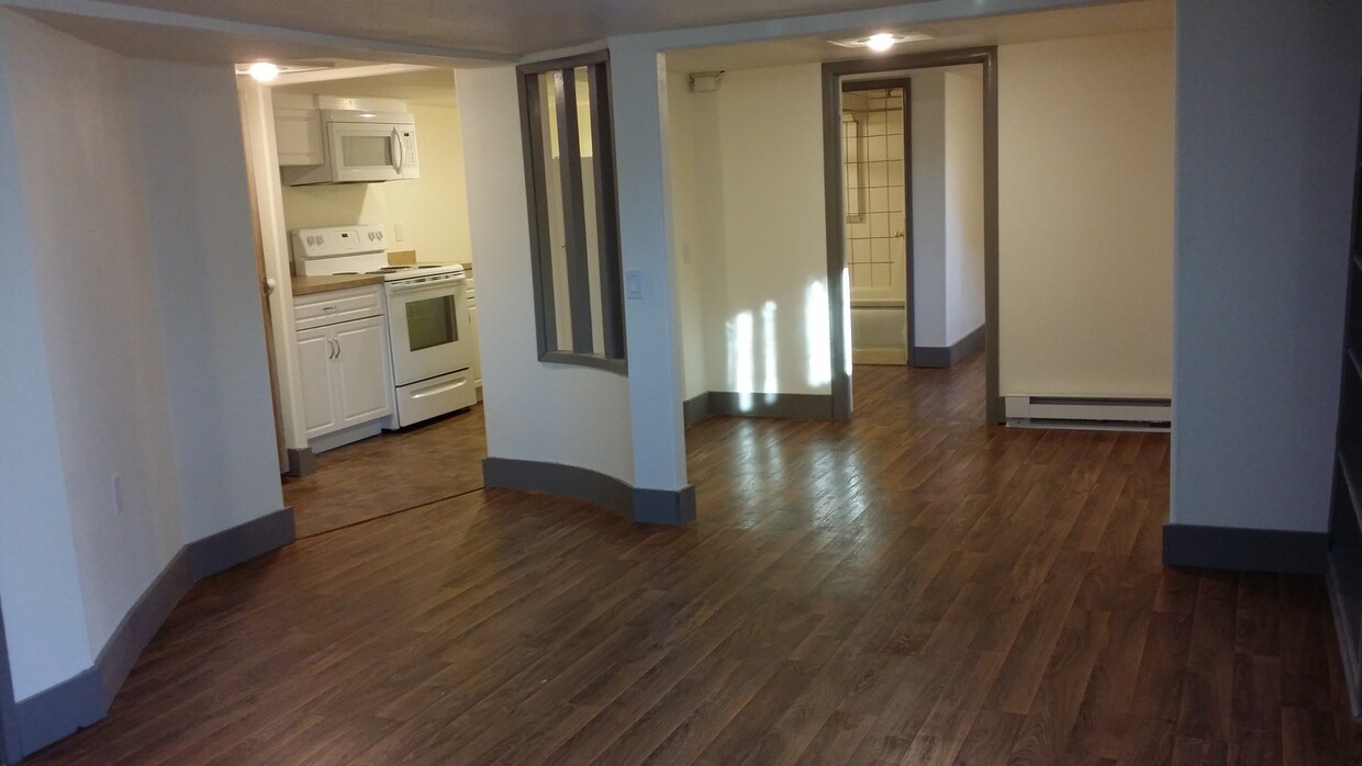 Primary Photo - 405 N Jefferson St