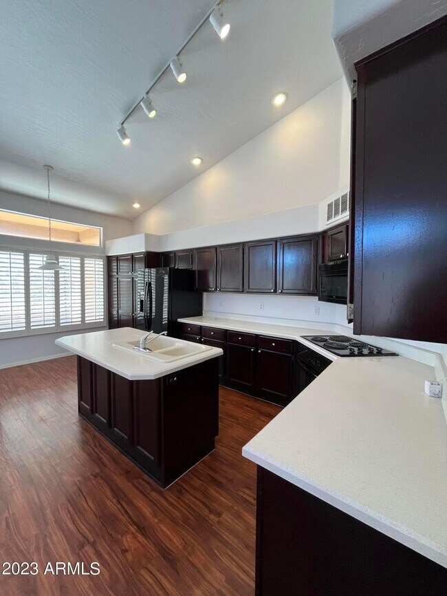 Foto del edificio - 1301 E Briarwood Terrace