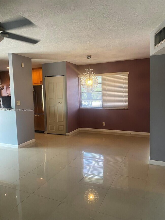 Foto del edificio - 2040 NW 81st Ave