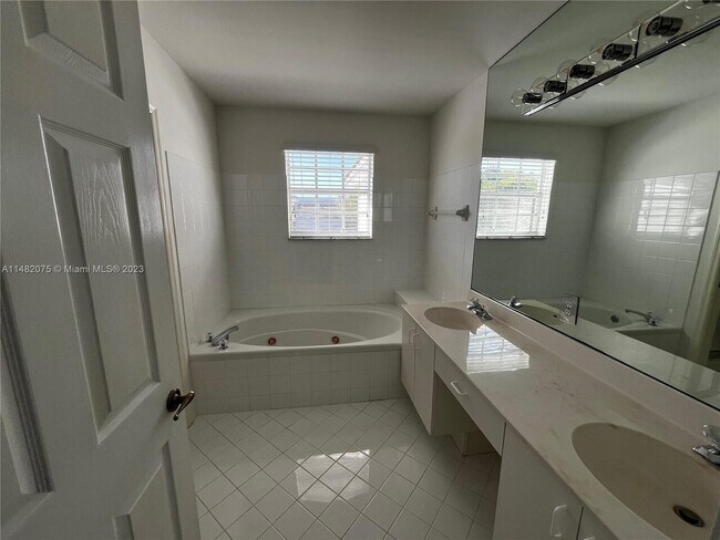 Building Photo - DORAL ISLES ANTIGUA