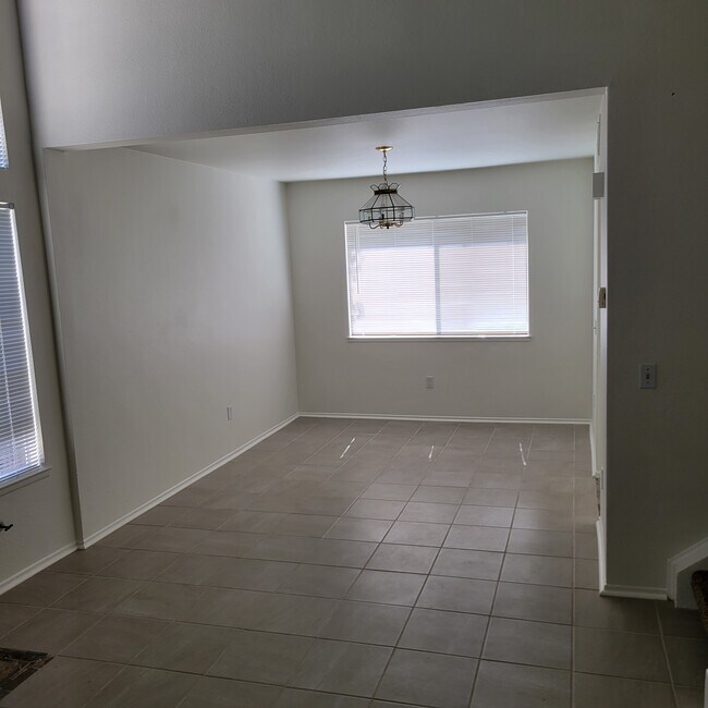 Foto del edificio - 3216 Twincreek Ave
