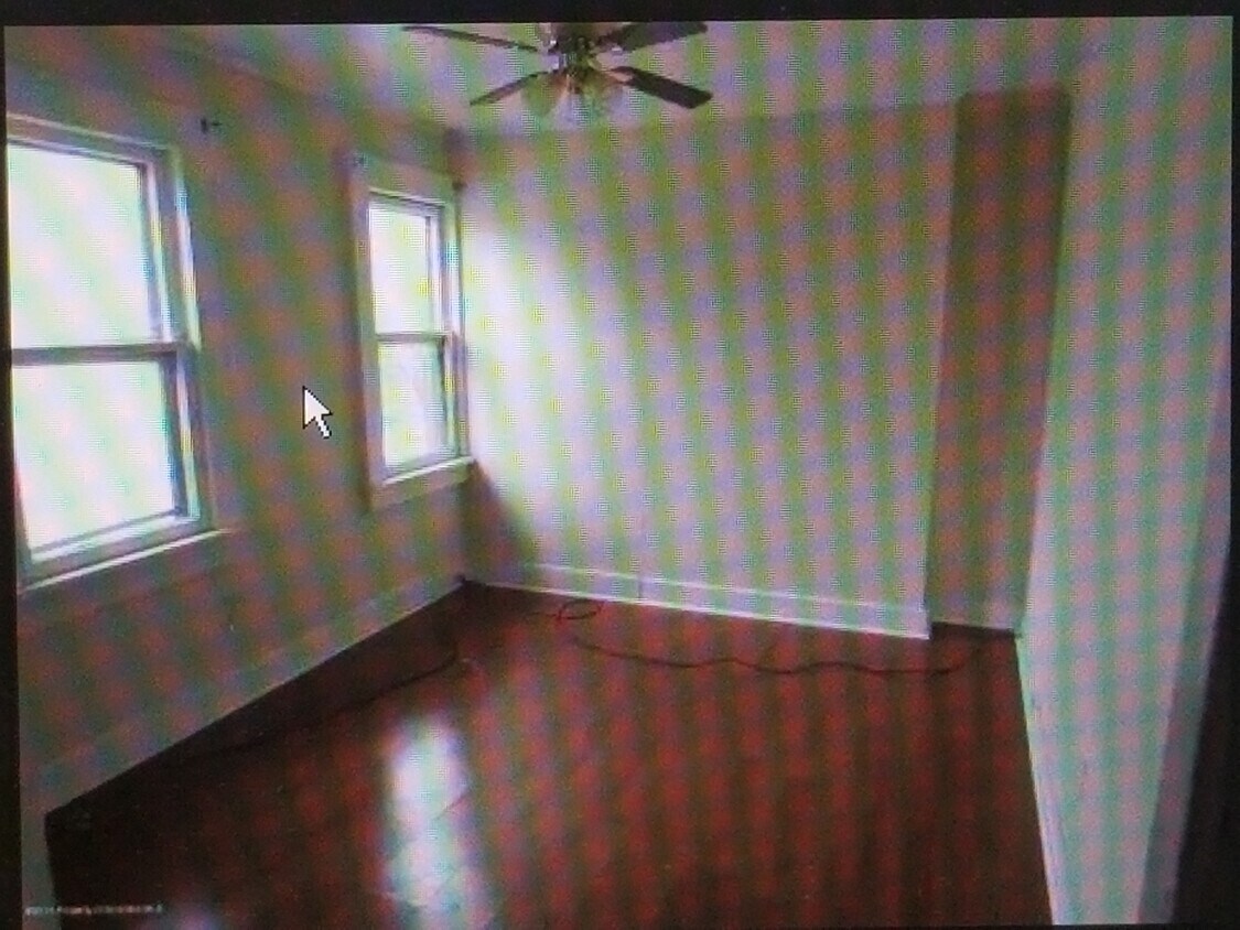 Primary Photo - 426 Genet St