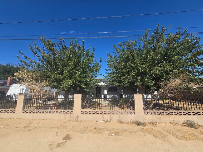 Foto del edificio - 5517 W Avenue M2