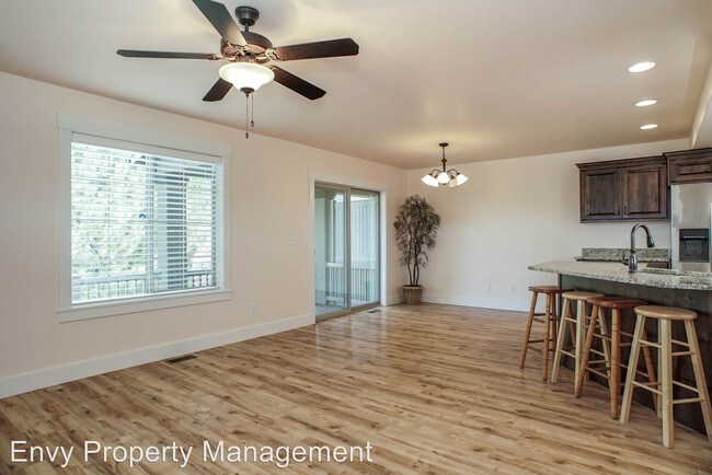Foto del edificio - 4 br, 3.5 bath House - 1492 E. 6225 S.