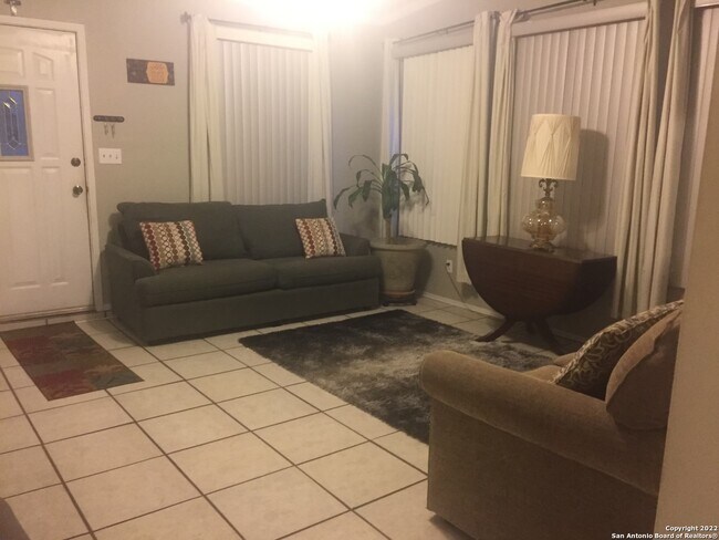 Foto del edificio - 7031 Symphony Ln