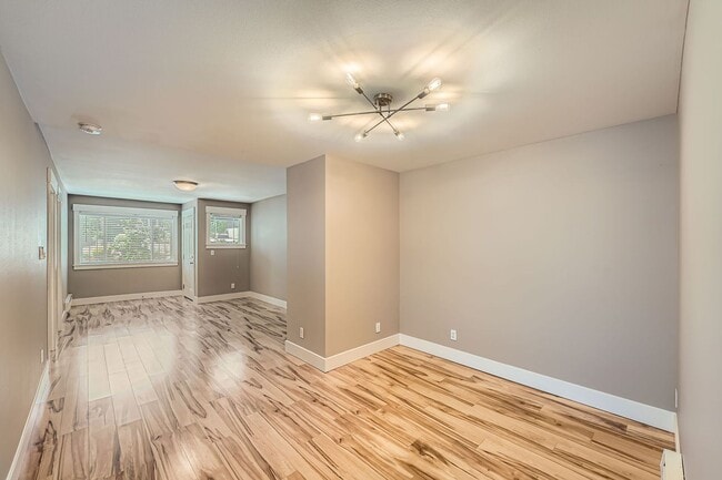 Building Photo - Amazing 3bed/1bath Fourplex with Backyard!
