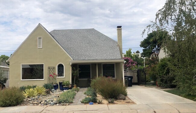 Building Photo - 5025 7th Ave