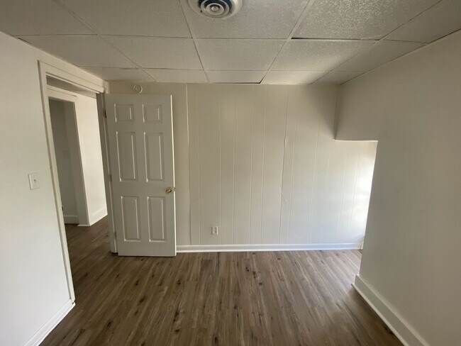 Foto del edificio - 1055 N Duke St