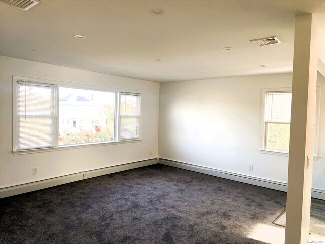 Foto del edificio - 473 Franklin Blvd