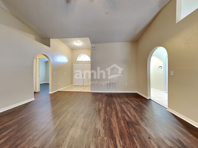 Building Photo - 70 Reeding Ridge Dr W