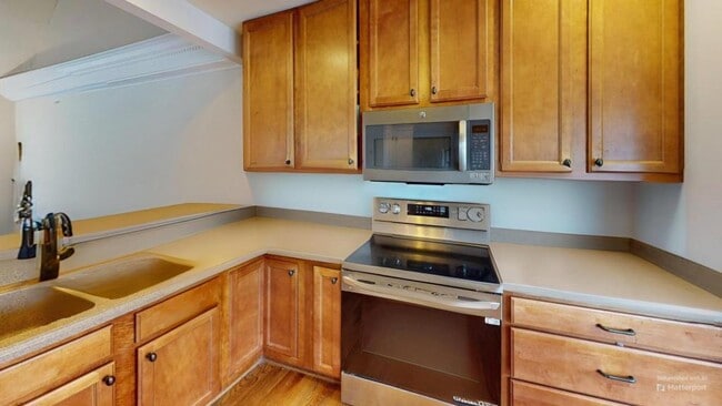 Building Photo - 9316 Shingle Oak Dr