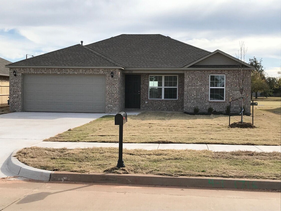 Primary Photo - 3 br, 2 bath House - 1716 W Antlers Way