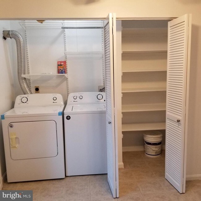 Foto del edificio - 10401 Storch Dr