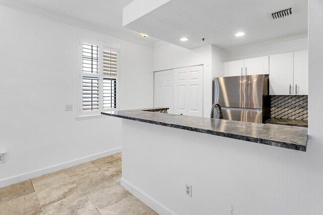 Foto del edificio - 691 Hibiscus St