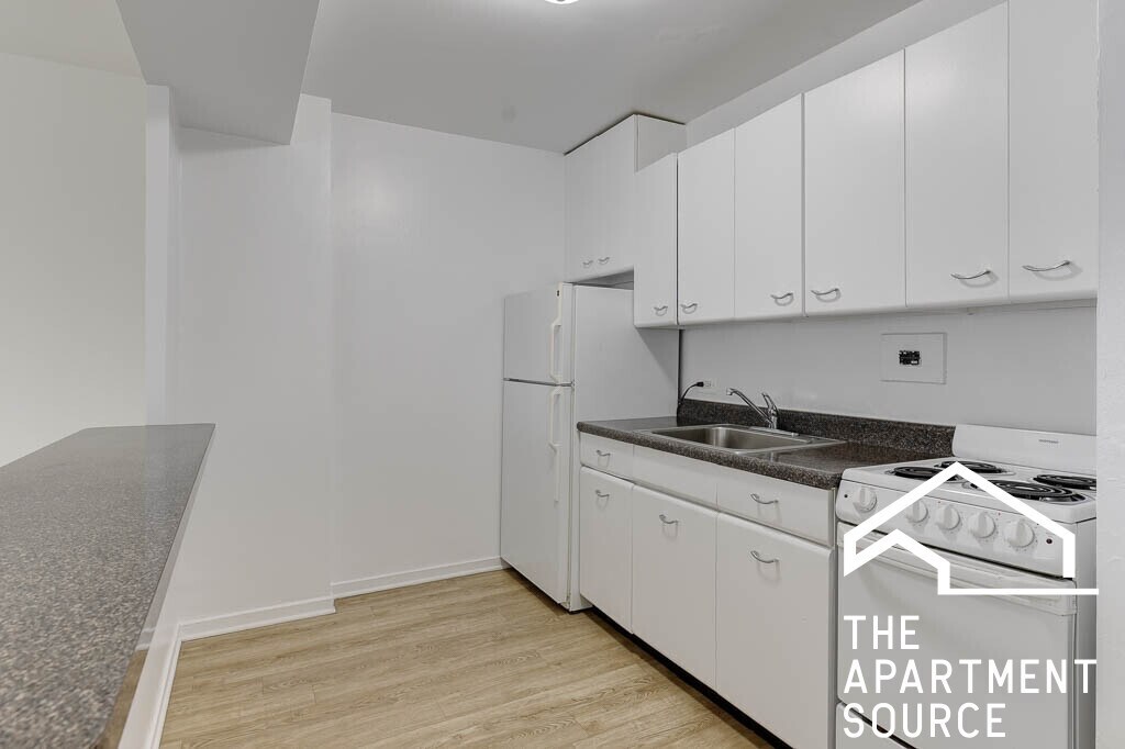 Foto principal - 3130 N Lake Shore Dr