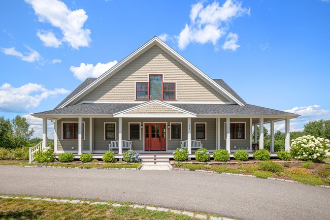 Building Photo - 133 Waukewan St