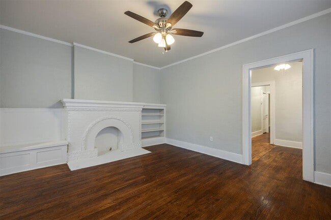 Foto del edificio - 2611 N Shartel Ave