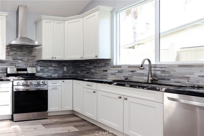 Foto del edificio - 8221 Louise Ave